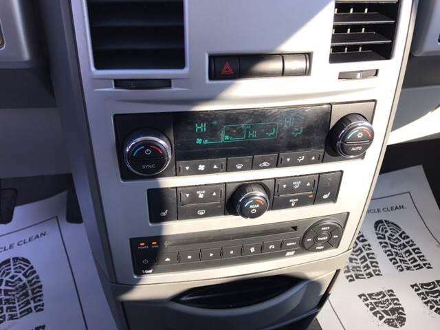 Chrysler Town and Country 2008 photo 14